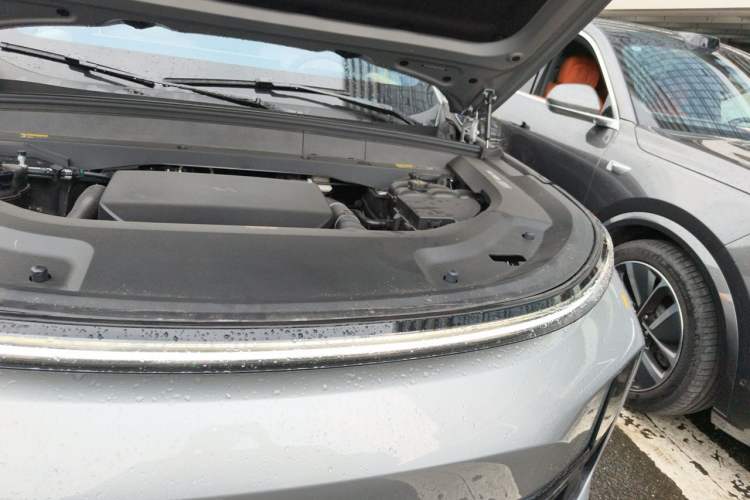 Used Li Auto L8 2025 Max Smart Refresh Edition Engine Bay Left