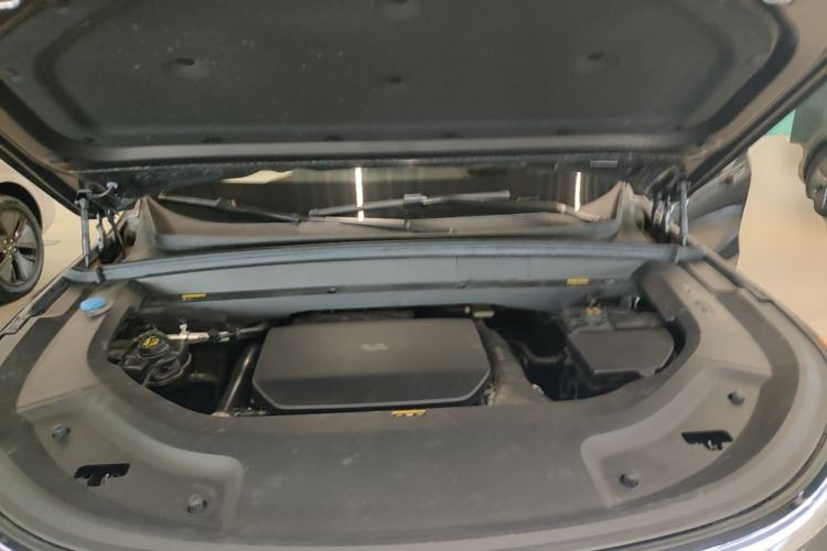 Used Li Auto L8 2025 Ultra Smart Refreshed Edition Engine Bay