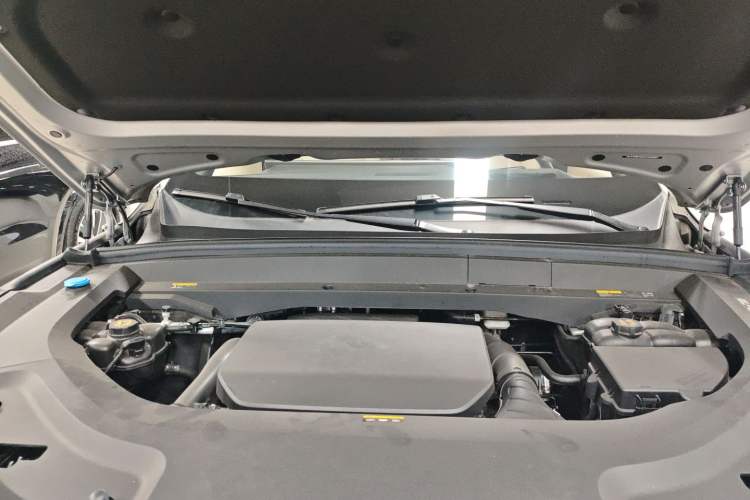 Used Li Auto L8 2025 Ultra Smart Refreshed Edition Engine Bay