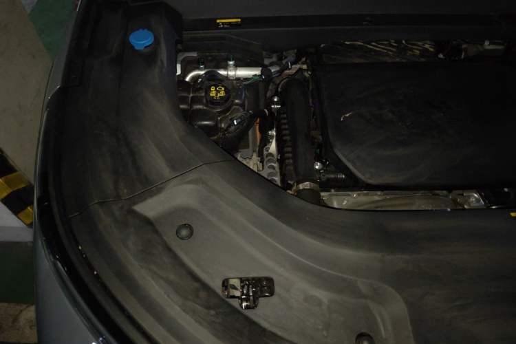 Used Li Auto L8 2025 Max Smart Refresh Edition Engine Bay Right
