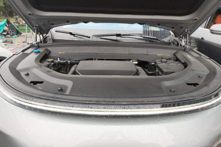 Used Li Auto L8 2025 Max Smart Refresh Edition Engine Bay