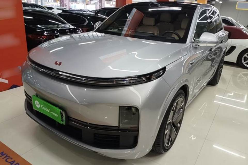 Li Auto L8 2025