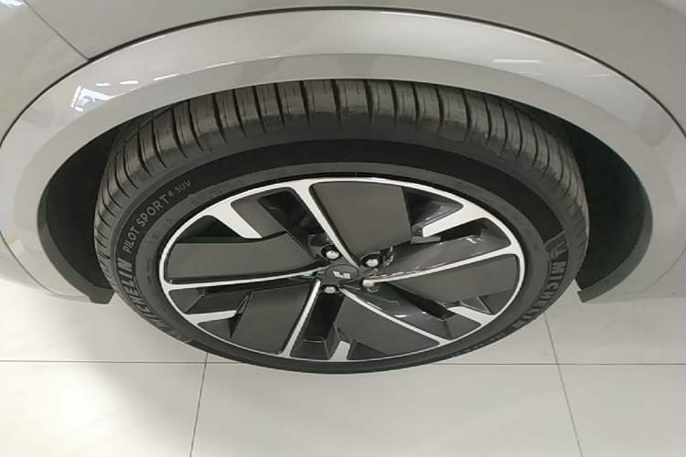 Used Li Auto L8 2025 Ultra Smart Refreshed Edition Left Front Wheel Hub