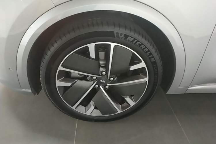 Used Li Auto L8 2025 Ultra Smart Refreshed Edition Left Front Wheel Hub