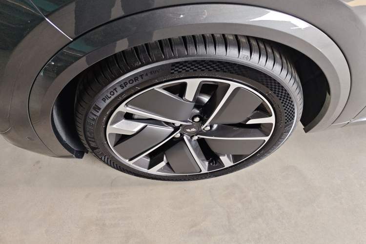 Used Li Auto L8 2025 Max Smart Refresh Edition Left Front Wheel Hub