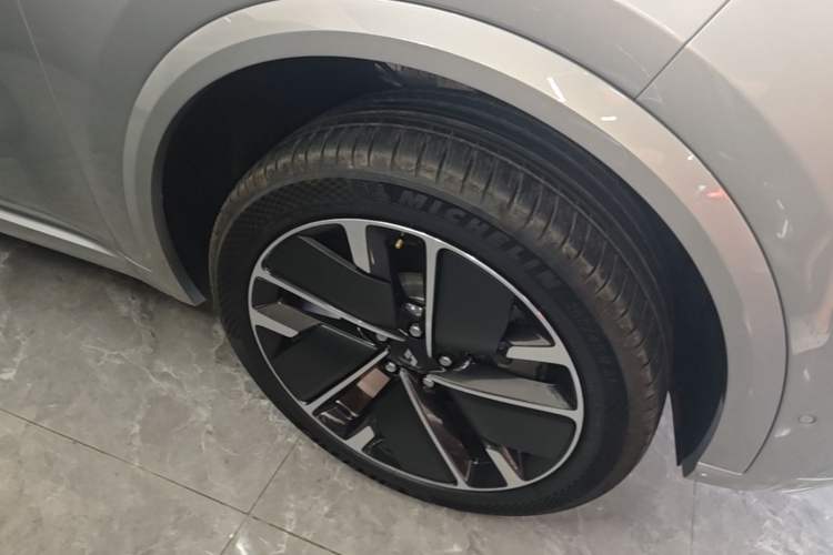 Used Li Auto L8 2025 Max Smart Refresh Edition Left Front Wheel Hub