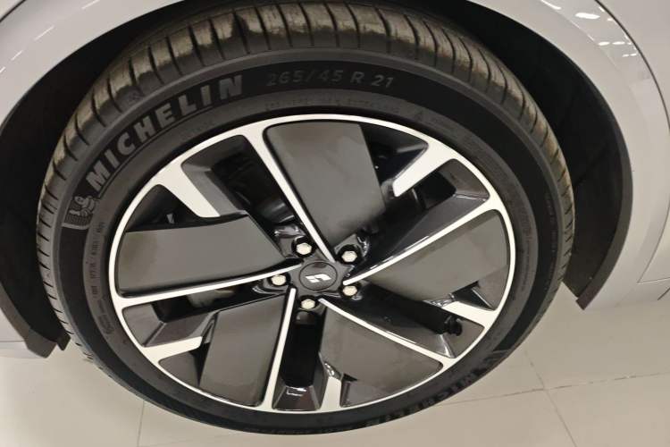 Used Li Auto L8 2025 Ultra Smart Refreshed Edition Left Front Wheel Hub