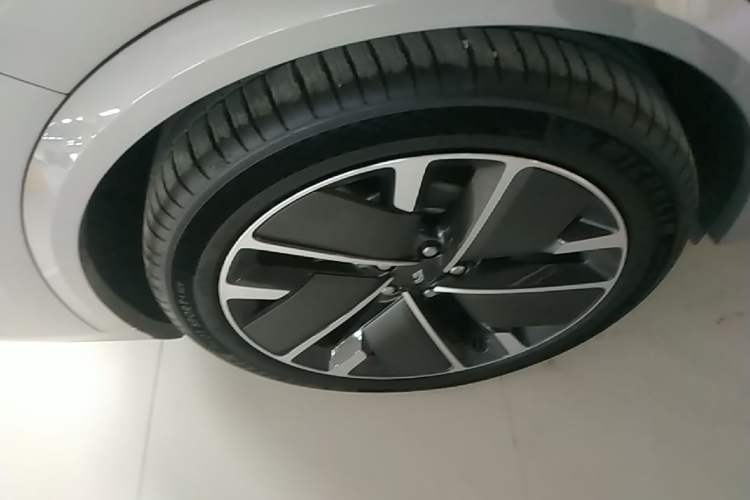 Used Li Auto L8 2025 Ultra Smart Refreshed Edition Right Rear Wheel Hub