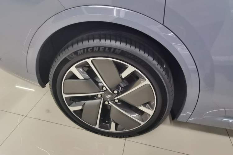 Used Li Auto L8 2025 Ultra Smart Refreshed Edition Right Rear Wheel Hub
