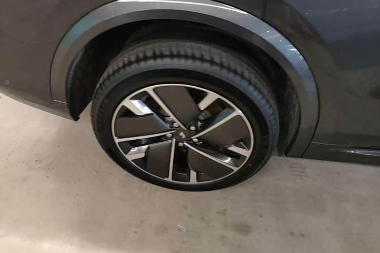 Used Li Auto L8 2025 Ultra Smart Refreshed Edition Right Rear Wheel Hub