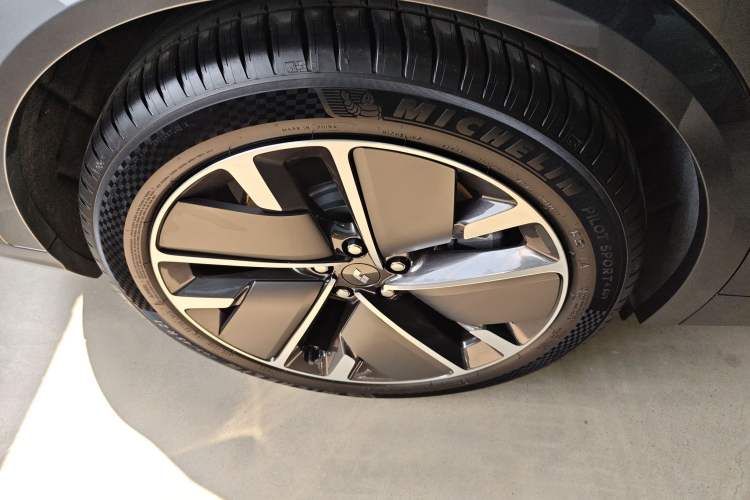 Used Li Auto L8 2025 Max Smart Refresh Edition Right Rear Wheel Hub