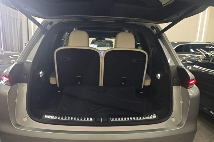 Used Li Auto L8 2025 Max Smart Refresh Edition Trunk
