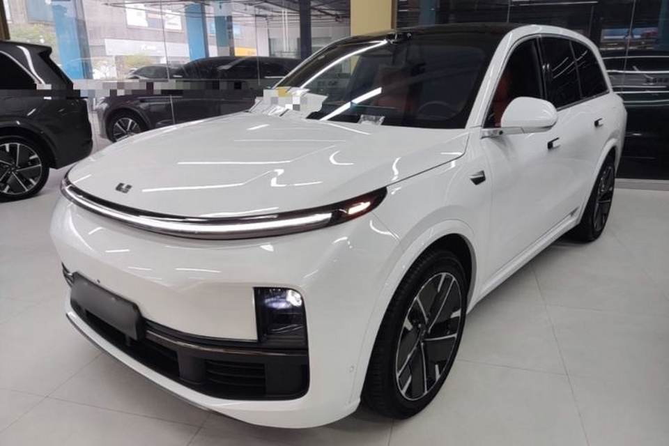 Li Auto L8 2025