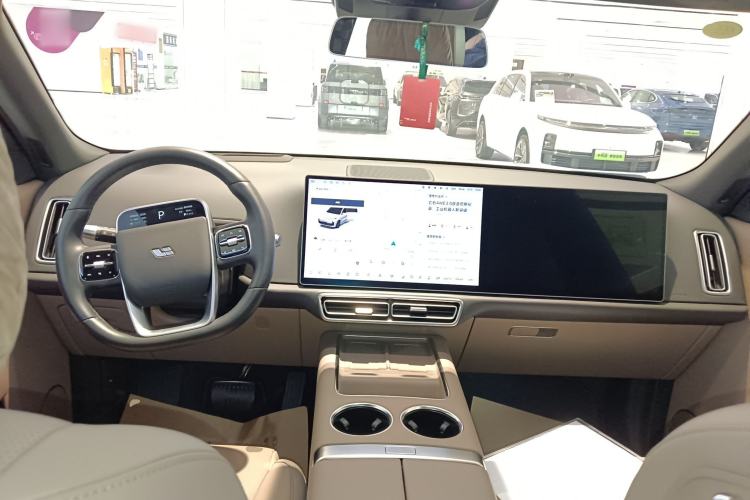 Used Li Auto L8 2025 Ultra Smart Refreshed Edition Center Console