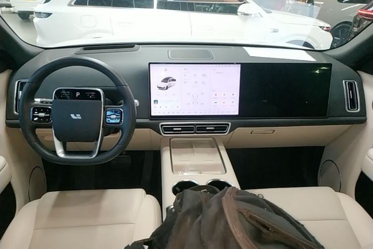 Used Li Auto L8 2025 Ultra Smart Refreshed Edition Center Console