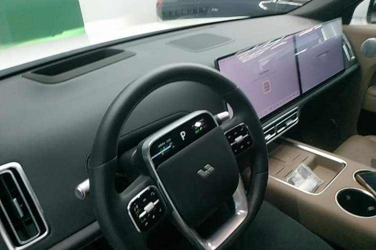 Used Li Auto L8 2025 Max Smart Refresh Edition Center Console