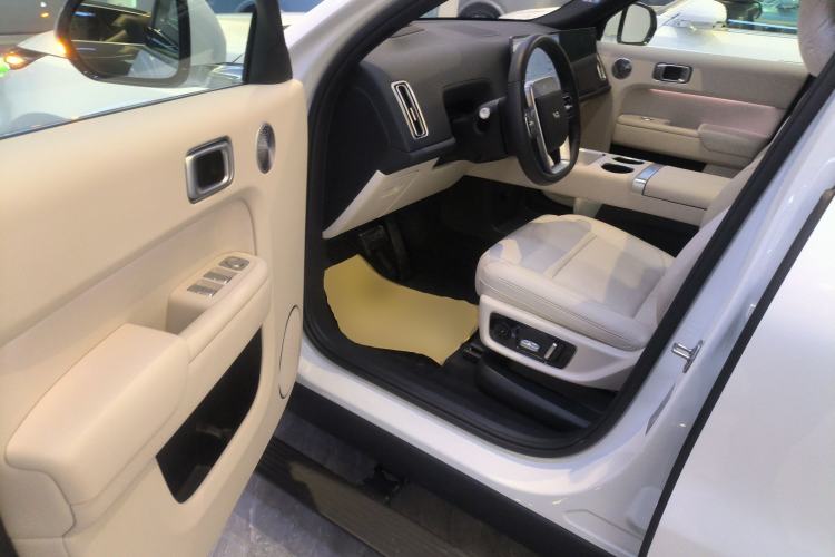 Used Li Auto L8 2025 Ultra Smart Refreshed Edition Driver Seat