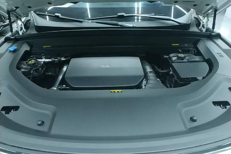 Used Li Auto L8 2025 Max Smart Refresh Edition Engine Bay