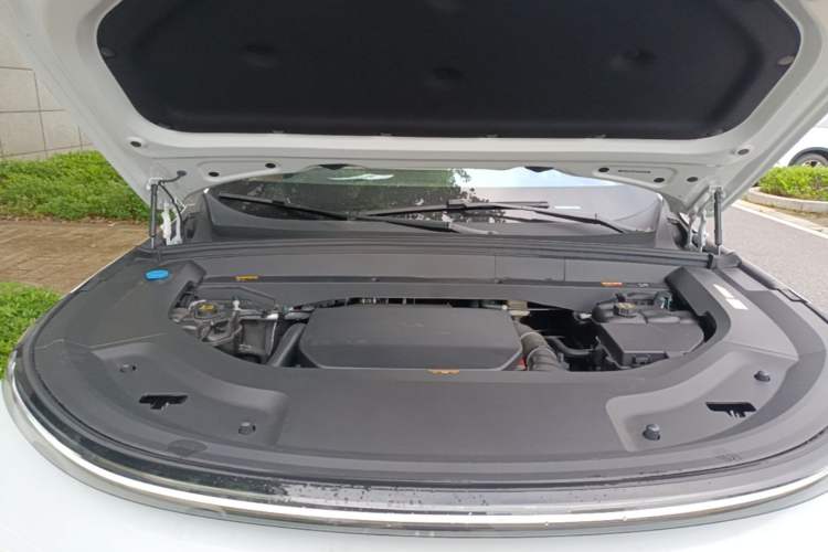 Used Li Auto L8 2025 Max Smart Refresh Edition Engine Bay