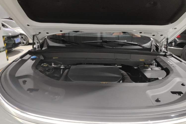 Used Li Auto L8 2025 Max Smart Refresh Edition Engine Bay