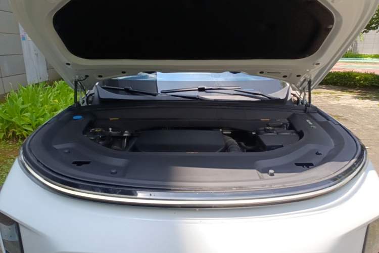 Used Li Auto L8 2025 Ultra Smart Refreshed Edition Engine Bay