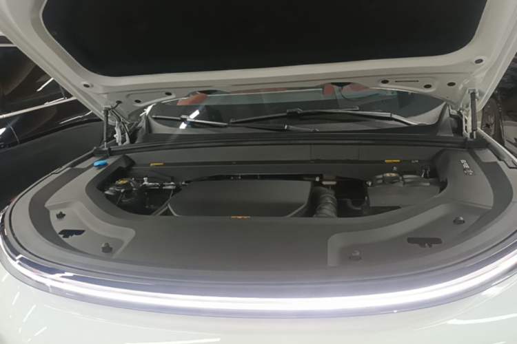 Used Li Auto L8 2025 Ultra Smart Refreshed Edition Engine Bay