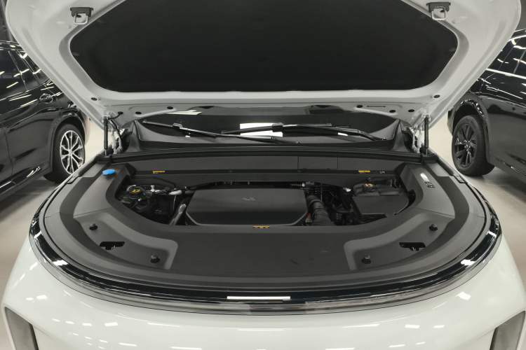 Used Li Auto L8 2025 Pro Smart Refresh Edition Engine Bay
