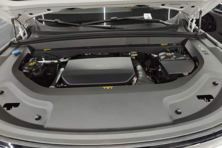 Used Li Auto L8 2025 Max Smart Refresh Edition Engine Bay