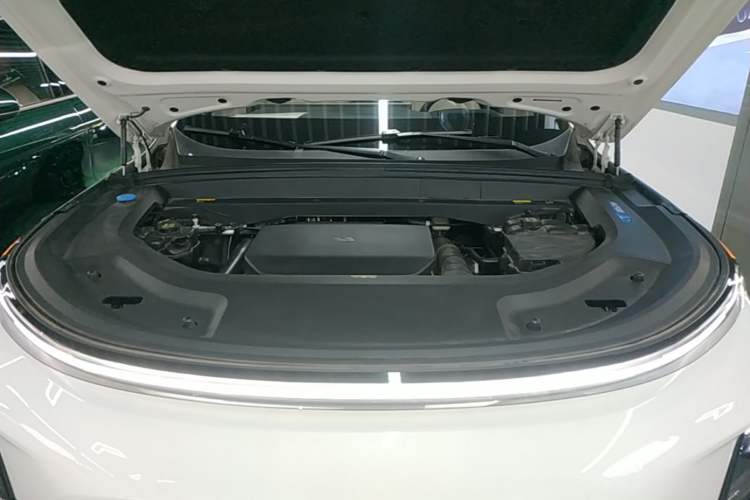 Used Li Auto L8 2025 Ultra Smart Refreshed Edition Engine Bay
