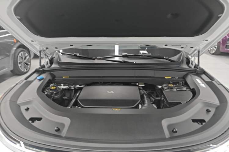 Used Li Auto L8 2025 Ultra Smart Refreshed Edition Engine Bay