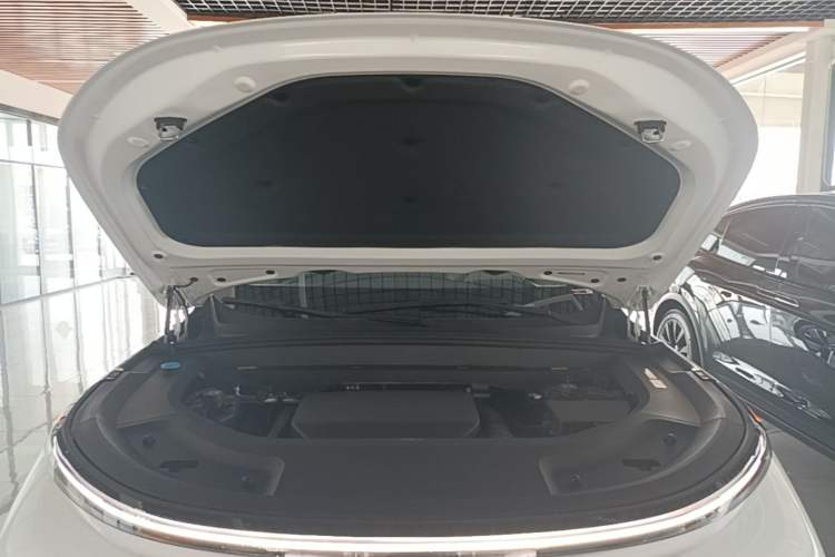 Used Li Auto L8 2025 Ultra Smart Refreshed Edition Engine Bay