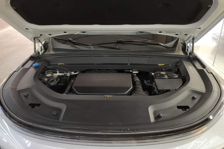 Used Li Auto L8 2025 Ultra Smart Refreshed Edition Engine Bay