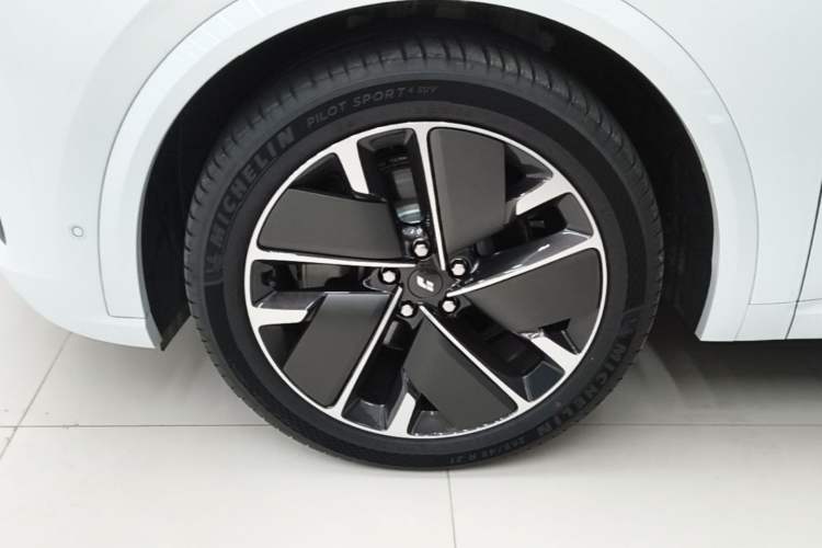 Used Li Auto L8 2025 Max Smart Refresh Edition Exterior 4