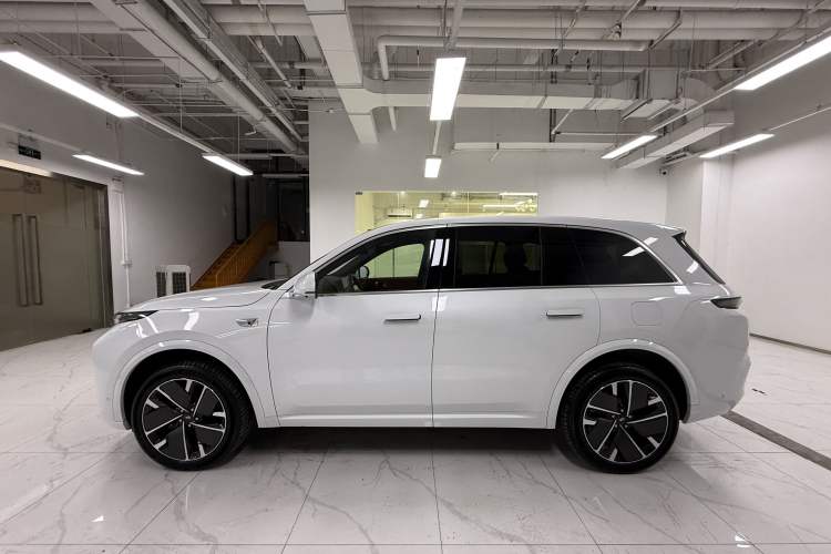 Used Li Auto L8 2025 Max Smart Refresh Edition Exterior 4