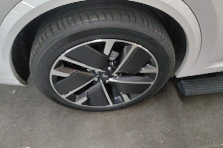 Used Li Auto L8 2025 Max Smart Refresh Edition Exterior 5