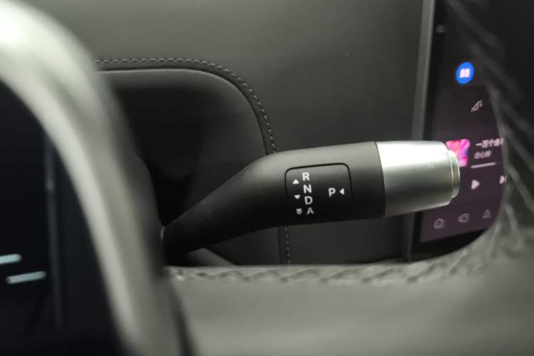 Used Li Auto L8 2025 Pro Smart Refresh Edition Gear Lever