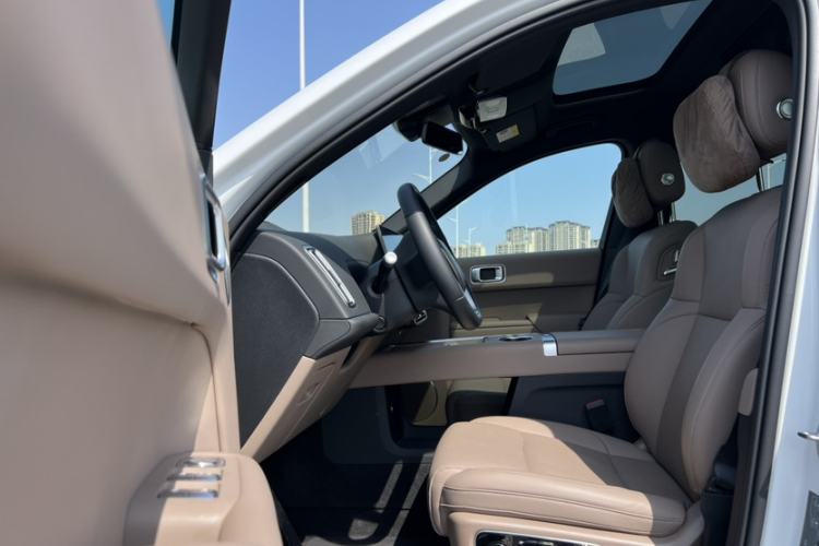 Used Li Auto L8 2025 Ultra Smart Refreshed Edition Interior 1