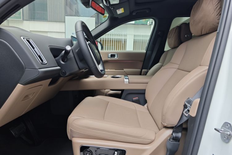 Used Li Auto L8 2025 Ultra Smart Refreshed Edition Interior 2
