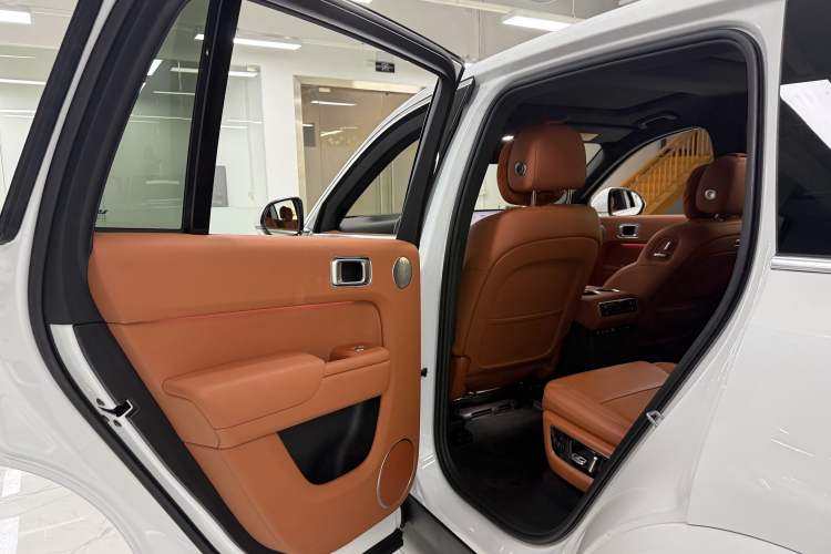 Used Li Auto L8 2025 Max Smart Refresh Edition Interior 5