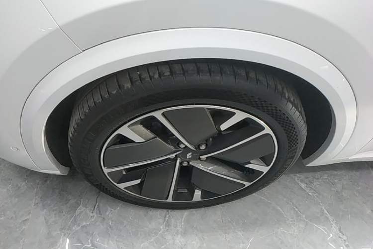 Used Li Auto L8 2025 Max Smart Refresh Edition Left Front Wheel Hub