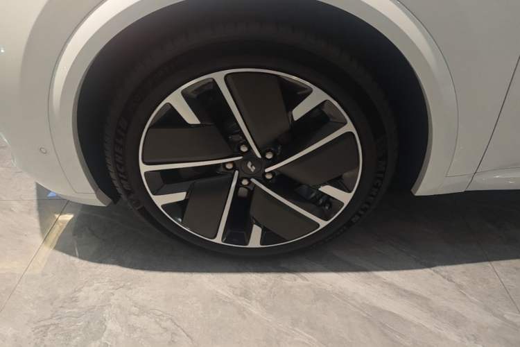 Used Li Auto L8 2025 Ultra Smart Refreshed Edition Left Front Wheel Hub