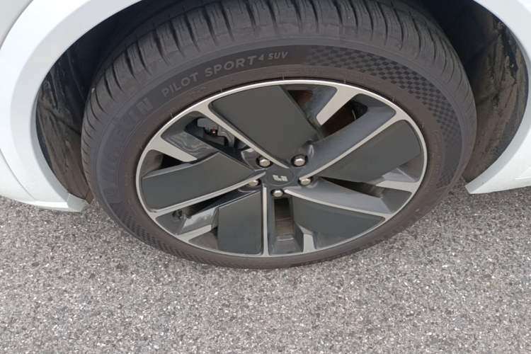 Used Li Auto L8 2025 Max Smart Refresh Edition Left Front Wheel Hub