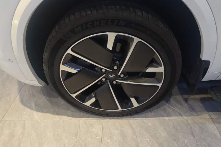 Used Li Auto L8 2025 Ultra Smart Refreshed Edition Left Front Wheel Hub
