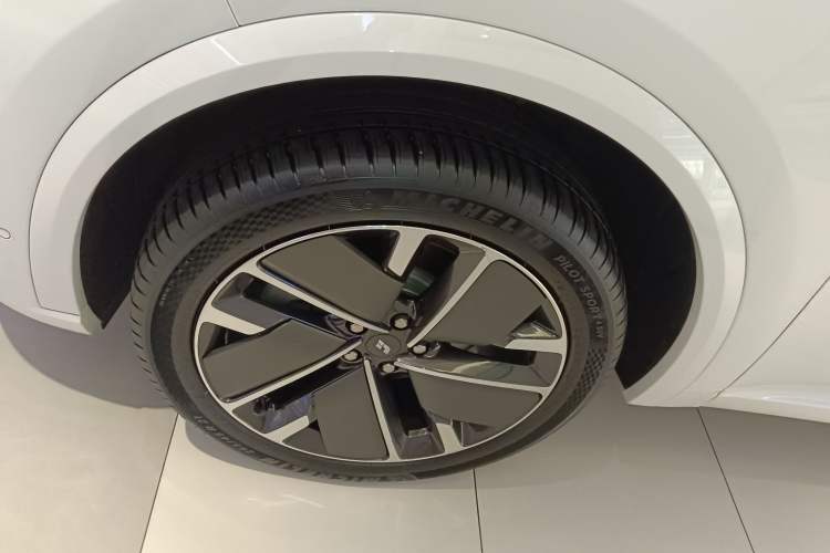 Used Li Auto L8 2025 Ultra Smart Refreshed Edition Left Front Wheel Hub