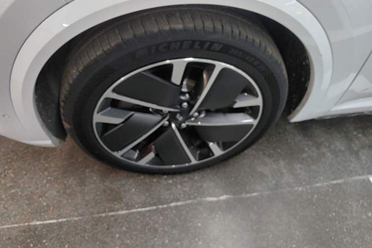Used Li Auto L8 2025 Max Smart Refresh Edition Left Front Wheel Hub