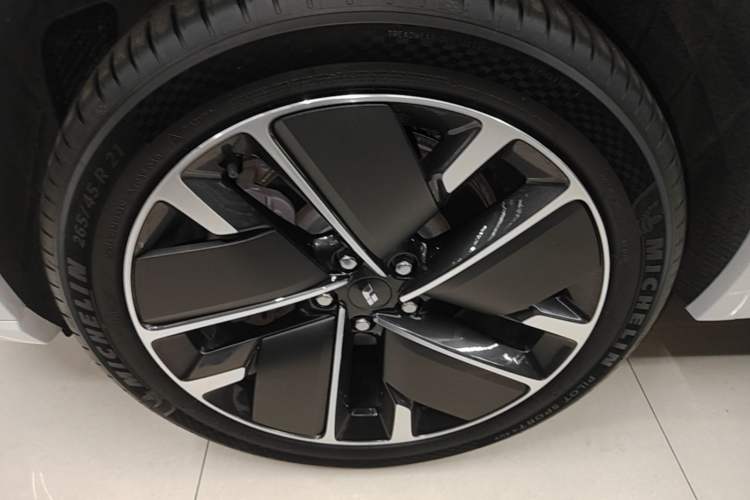 Used Li Auto L8 2025 Max Smart Refresh Edition Left Front Wheel Hub