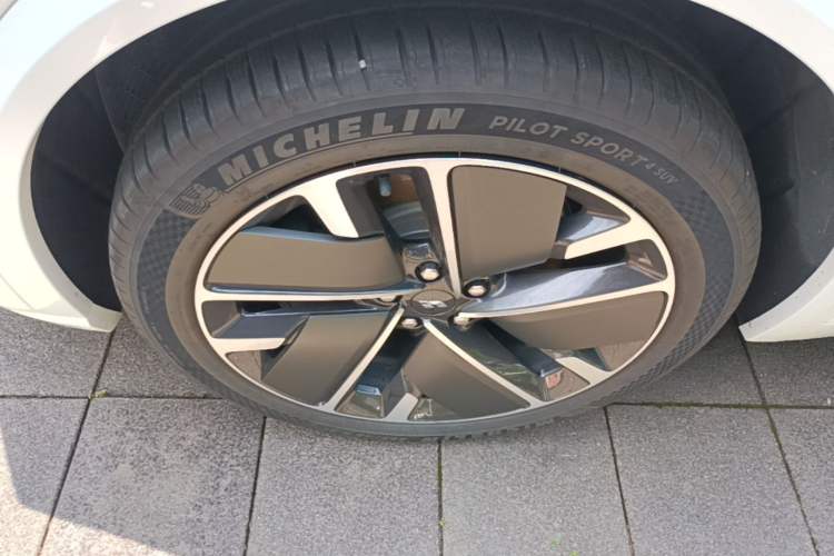 Used Li Auto L8 2025 Ultra Smart Refreshed Edition Left Front Wheel Hub