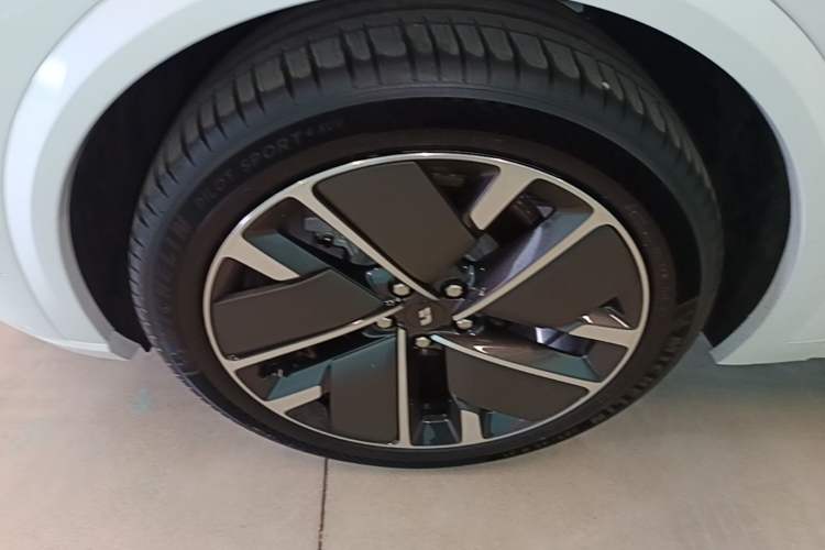 Used Li Auto L8 2025 Ultra Smart Refreshed Edition Left Front Wheel Hub