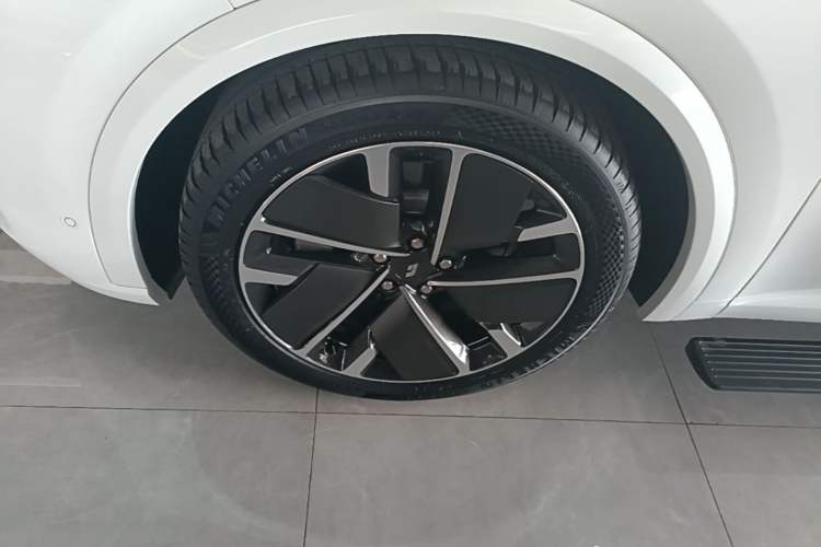 Used Li Auto L8 2025 Ultra Smart Refreshed Edition Left Front Wheel Hub