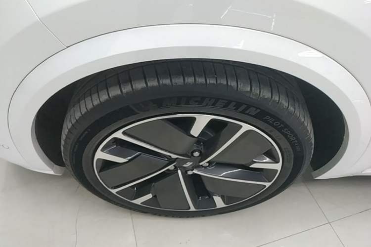 Used Li Auto L8 2025 Max Smart Refresh Edition Left Front Wheel Hub